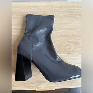 New Women’s Topshop Grey Patent Heeled Ankle Boots, Size 9.5